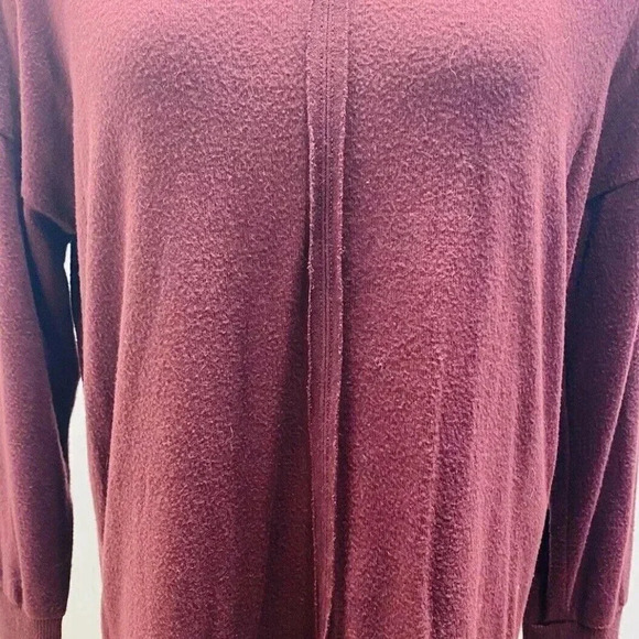 GIBSON Women Long Sleeve Pull-Over Burgundy Asymmetrical Hem Sweater Size Medium - Picture 3 of 11